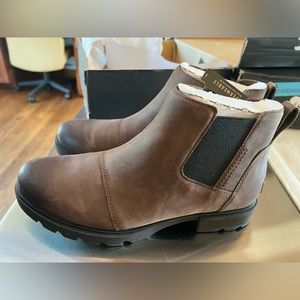 NWT SZ 9. Sorel Women's Emelie III Chelsea
Waterproof Boots.